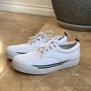 KEDSPORT size 7.5 white sneakers with blue trim.